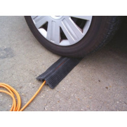 PASSE-CÂBLE 20MM EN BANDE CAOUTCHOUC 10M