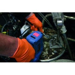 Mise en situation pompe à graisse électrique 20V SCHNEIDER 690 bars avec batterie Li-Ion 2Ah_ref SOD50450-2