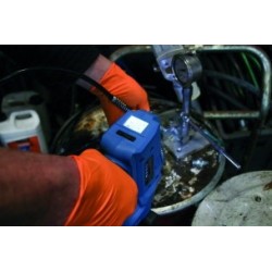 Mise en situation pompe à graisse électrique 20V SCHNEIDER 690 bars avec batterie Li-Ion 2Ah_ref SOD50450-3